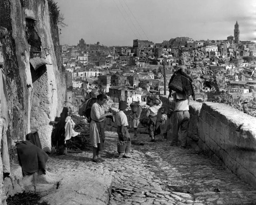Case-grotta nei Sassi di Matera durante il periodo della vergogna d’Italia e prima dello sfollamento degli abitanti
